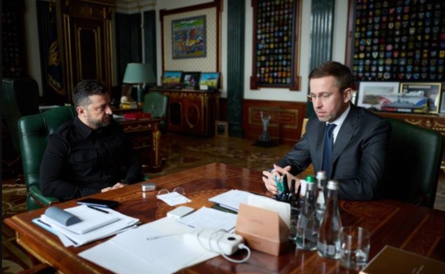 Зеленський після наради зі Свириденко поговорив з главою "Нафтогазу" Зеленський після наради зі Свириденко поговорив з главою "Нафтогазу"